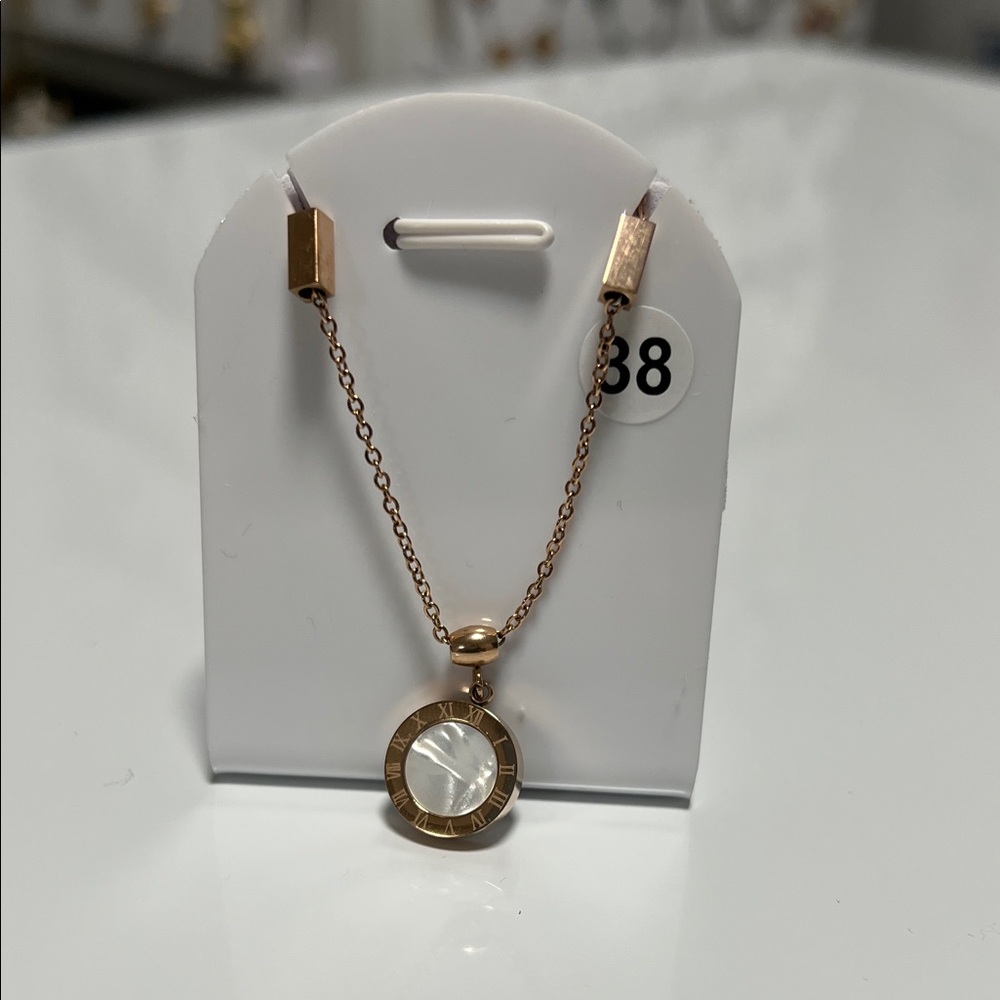Elegant Gold and White Pendant Necklace